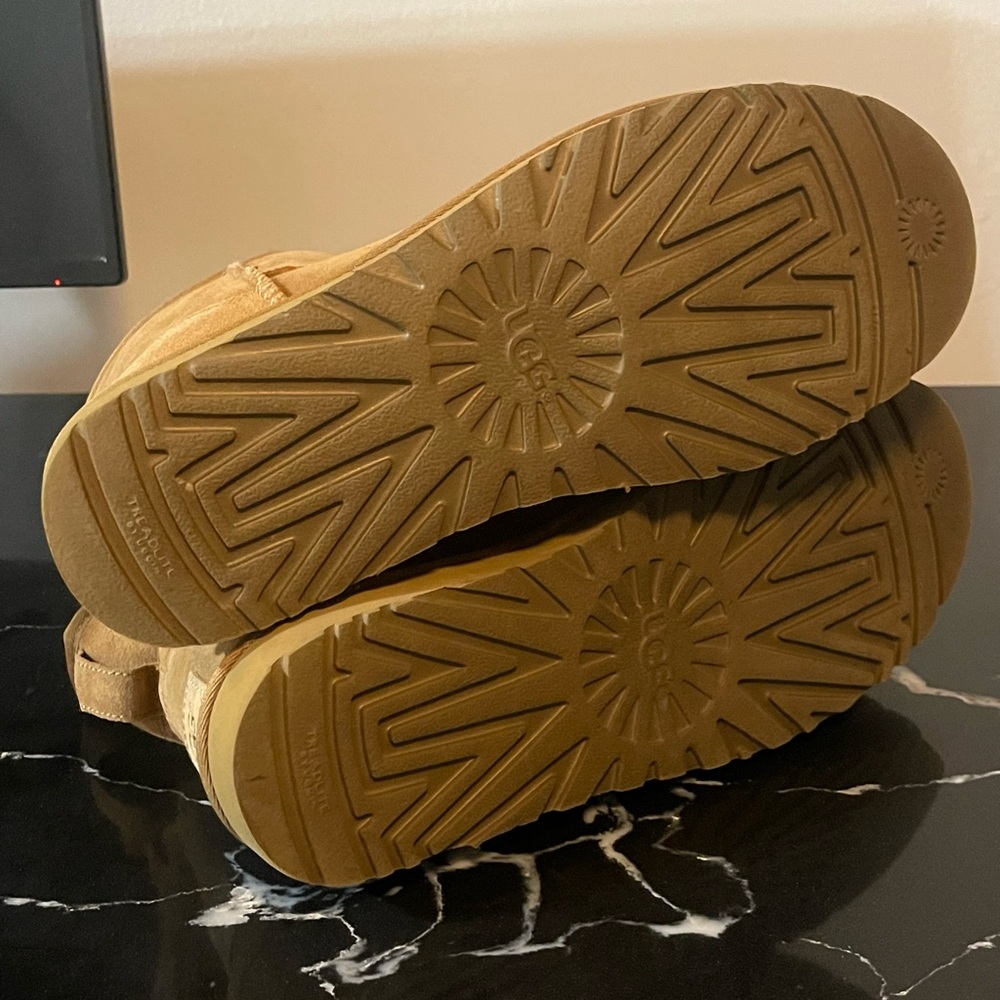 UGG Chestnut Shearling Boots - Picture 4 of 5